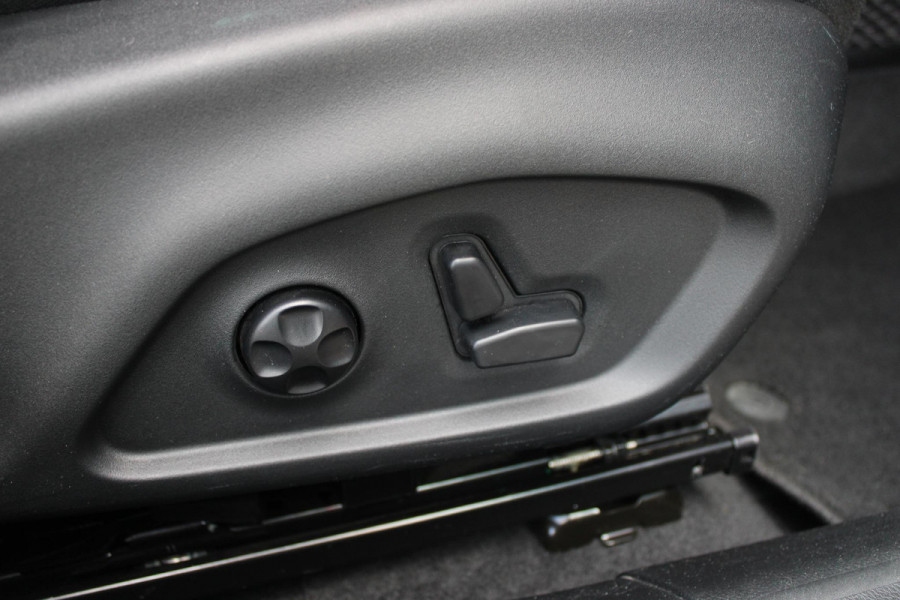 Jeep Compass 1.4 140PK MultiAir LIMITED | AFNEEMBARE TREKHAAK | ELEKTRISCH BEDIENBARE STOELEN MET GEHEUGENFUNCTIE | LEDEREN BEKLEDING | NAVIGATIE | KEYLESS ENTRY/START | CRUISE CONTROL | DAB+ RADIO | ACHTERUITRIJ CAMERA | DODEHOEK DETECTIE | BEATS AUDIO SYSTEM | CLIMATE CONTROL |