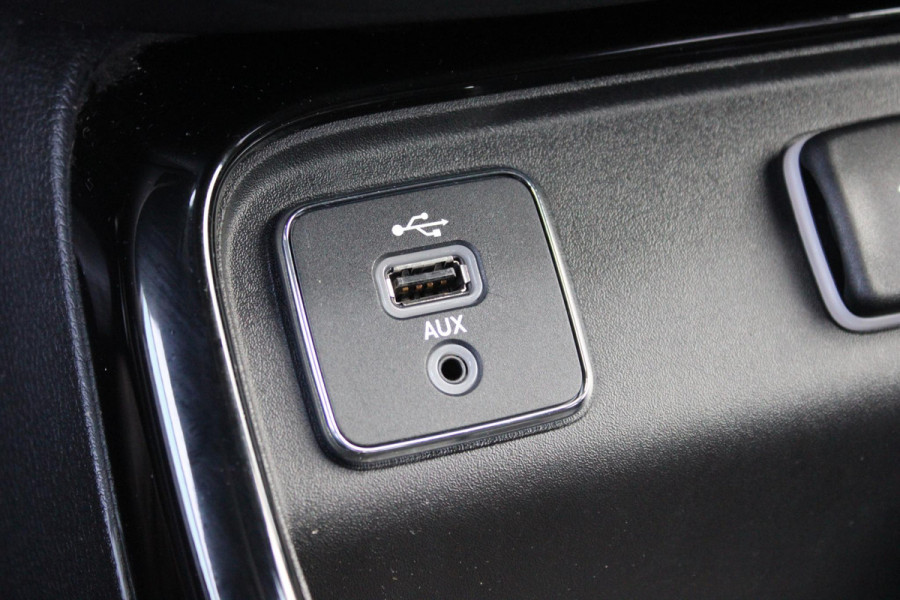 Jeep Compass 1.4 140PK MultiAir LIMITED | AFNEEMBARE TREKHAAK | ELEKTRISCH BEDIENBARE STOELEN MET GEHEUGENFUNCTIE | LEDEREN BEKLEDING | NAVIGATIE | KEYLESS ENTRY/START | CRUISE CONTROL | DAB+ RADIO | ACHTERUITRIJ CAMERA | DODEHOEK DETECTIE | BEATS AUDIO SYSTEM | CLIMATE CONTROL |