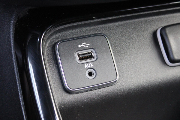 Jeep Compass 1.4 140PK MultiAir LIMITED | AFNEEMBARE TREKHAAK | ELEKTRISCH BEDIENBARE STOELEN MET GEHEUGENFUNCTIE | LEDEREN BEKLEDING | NAVIGATIE | KEYLESS ENTRY/START | CRUISE CONTROL | DAB+ RADIO | ACHTERUITRIJ CAMERA | DODEHOEK DETECTIE | BEATS AUDIO SYSTEM | CLIMATE CONTROL |
