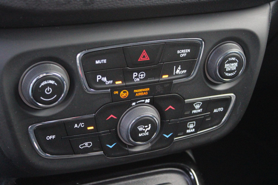 Jeep Compass 1.4 140PK MultiAir LIMITED | AFNEEMBARE TREKHAAK | ELEKTRISCH BEDIENBARE STOELEN MET GEHEUGENFUNCTIE | LEDEREN BEKLEDING | NAVIGATIE | KEYLESS ENTRY/START | CRUISE CONTROL | DAB+ RADIO | ACHTERUITRIJ CAMERA | DODEHOEK DETECTIE | BEATS AUDIO SYSTEM | CLIMATE CONTROL |