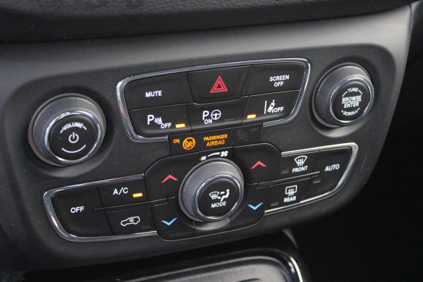 Jeep Compass 1.4 140PK MultiAir LIMITED | AFNEEMBARE TREKHAAK | ELEKTRISCH BEDIENBARE STOELEN MET GEHEUGENFUNCTIE | LEDEREN BEKLEDING | NAVIGATIE | KEYLESS ENTRY/START | CRUISE CONTROL | DAB+ RADIO | ACHTERUITRIJ CAMERA | DODEHOEK DETECTIE | BEATS AUDIO SYSTEM | CLIMATE CONTROL |