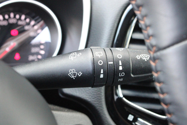 Jeep Compass 1.4 140PK MultiAir LIMITED | AFNEEMBARE TREKHAAK | ELEKTRISCH BEDIENBARE STOELEN MET GEHEUGENFUNCTIE | LEDEREN BEKLEDING | NAVIGATIE | KEYLESS ENTRY/START | CRUISE CONTROL | DAB+ RADIO | ACHTERUITRIJ CAMERA | DODEHOEK DETECTIE | BEATS AUDIO SYSTEM | CLIMATE CONTROL |