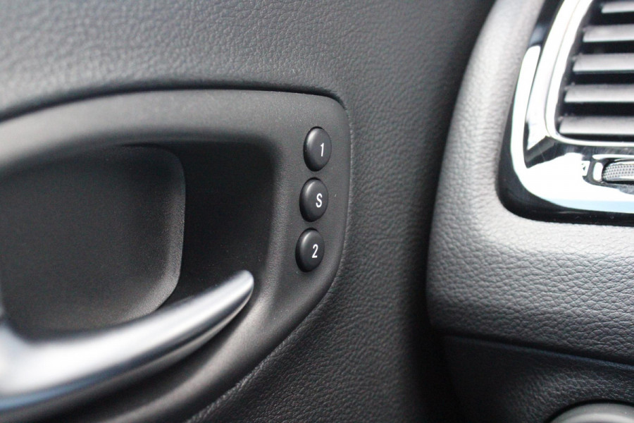Jeep Compass 1.4 140PK MultiAir LIMITED | AFNEEMBARE TREKHAAK | ELEKTRISCH BEDIENBARE STOELEN MET GEHEUGENFUNCTIE | LEDEREN BEKLEDING | NAVIGATIE | KEYLESS ENTRY/START | CRUISE CONTROL | DAB+ RADIO | ACHTERUITRIJ CAMERA | DODEHOEK DETECTIE | BEATS AUDIO SYSTEM | CLIMATE CONTROL |