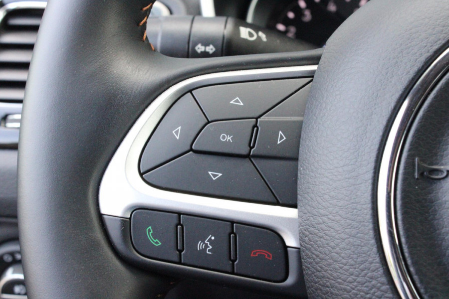 Jeep Compass 1.4 140PK MultiAir LIMITED | AFNEEMBARE TREKHAAK | ELEKTRISCH BEDIENBARE STOELEN MET GEHEUGENFUNCTIE | LEDEREN BEKLEDING | NAVIGATIE | KEYLESS ENTRY/START | CRUISE CONTROL | DAB+ RADIO | ACHTERUITRIJ CAMERA | DODEHOEK DETECTIE | BEATS AUDIO SYSTEM | CLIMATE CONTROL |