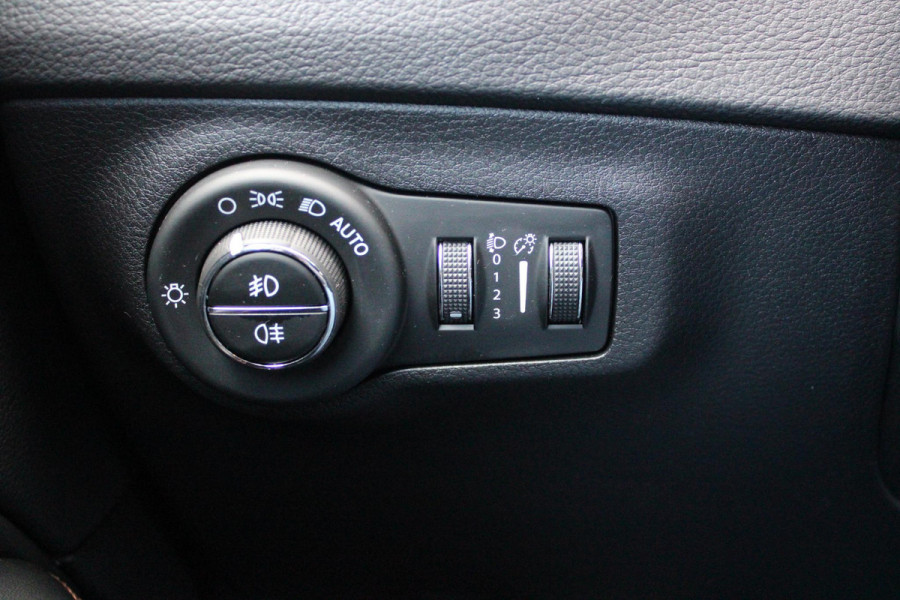 Jeep Compass 1.4 140PK MultiAir LIMITED | AFNEEMBARE TREKHAAK | ELEKTRISCH BEDIENBARE STOELEN MET GEHEUGENFUNCTIE | LEDEREN BEKLEDING | NAVIGATIE | KEYLESS ENTRY/START | CRUISE CONTROL | DAB+ RADIO | ACHTERUITRIJ CAMERA | DODEHOEK DETECTIE | BEATS AUDIO SYSTEM | CLIMATE CONTROL |