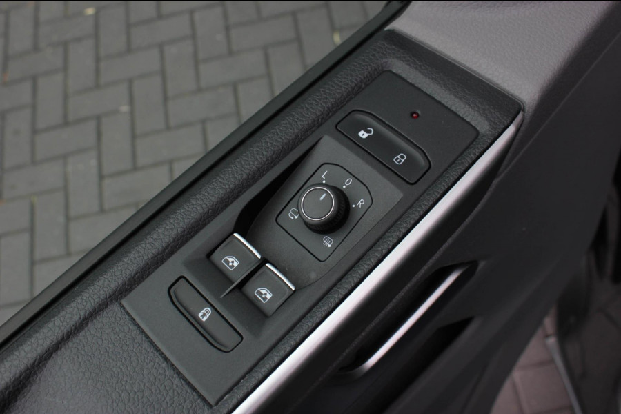 Volkswagen Transporter 2.0 TDI L2H1 30 DC BULLI 199PK DUBBEL CABINE / LEDEREN BEKLEDING / PDC / VERLAGINGSVEREN / 2X SCHUIFDEUR