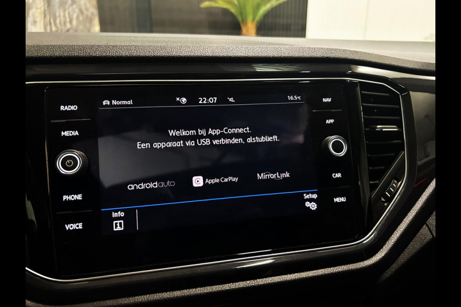 Volkswagen T-Roc 1.5 TSI DSG R-Line|Pano|Virtual|Camera|BOMVOL