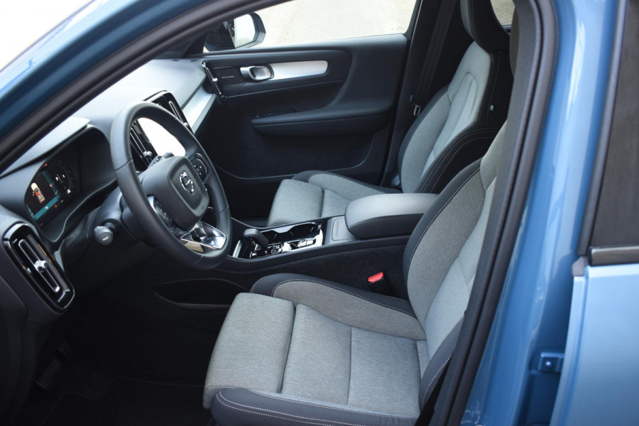 Volvo XC40 B4 211PK Automaat Plus Dark / Climate pack / Donker getint glas / 19'' velgen / Adaptieve cruise control / DAB+ / El. Achterklep