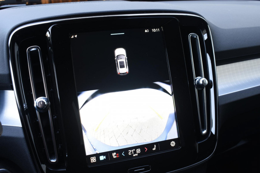 Volvo XC40 B4 211PK Automaat Plus Dark / Climate pack / Donker getint glas / 19'' velgen / Adaptieve cruise control / DAB+ / El. Achterklep