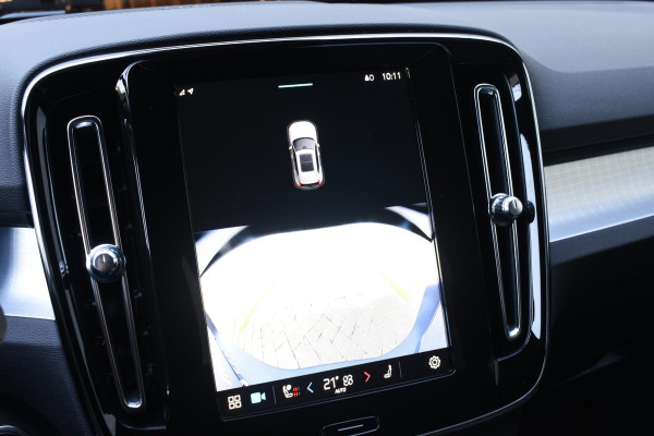 Volvo XC40 B4 211PK Automaat Plus Dark / Climate pack / Donker getint glas / 19'' velgen / Adaptieve cruise control / DAB+ / El. Achterklep