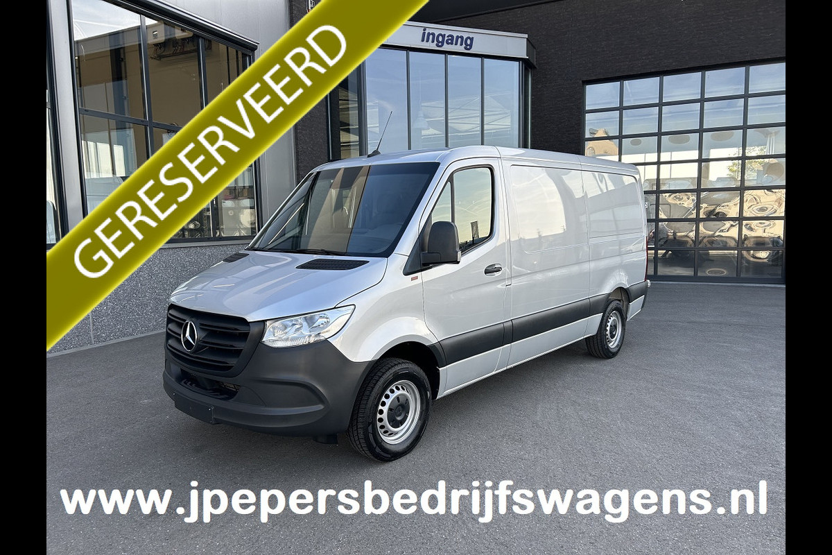 Mercedes-Benz Sprinter 315 CDI L2 H1 RWD / Trekhaak / MBUX / Camera / Carplay navigatie / Airco / 270 Graden achterdeuren Mercedes-Benz Sprinter 315 CDI L2 H1 RWD / Trekhaak / MBUX / Camera / Carplay navigatie / Airco / 270 Graden achterdeuren