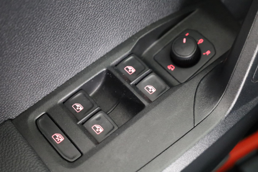 Seat Ibiza 1.0 TSI Style Business Intense 95 pk | Navigatie | Parkeersensoren | Achteruitrijcamera | Cruise control | Autom. airco | Apple Carplay/Android Auto |