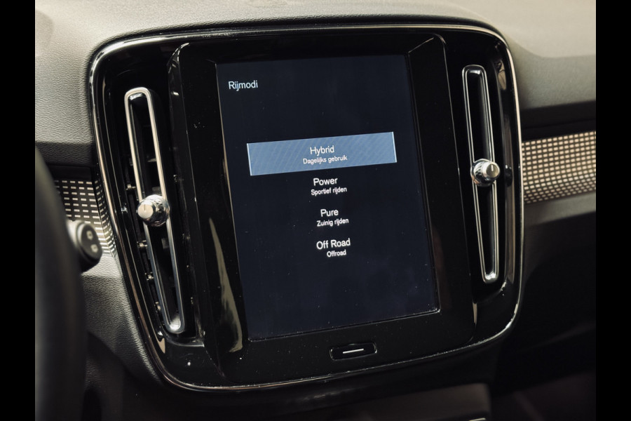 Volvo XC40 T5 Recharge R-Design | 20" | Panorama | Camera