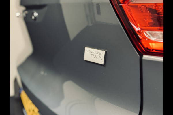 Volvo XC40 T5 Recharge R-Design | 20" | Panorama | Camera
