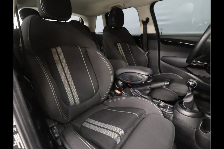 MINI Mini 2.0 Cooper S [STOELVERWARMING, SPORTSTOELEN, ALARM KLASSE 3, UNION JACK ACHTERLICHT, KEYLESS, CRUISE CONTROL, PARKEERSENSOREN, NIEUWSTAAT]