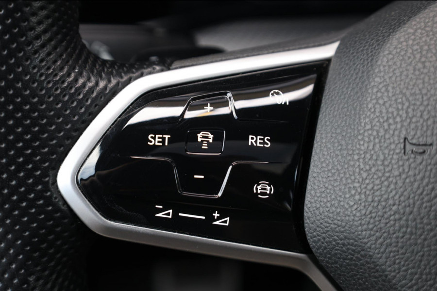 Volkswagen Golf 1.5 eTSI R-Line IQ+LED/VIRTUAL/SFEER/ALCANTARA+S.VERWARMING/18" LMV/CAM/LINE/ACC/ECC/12 MDN GARANTIE!