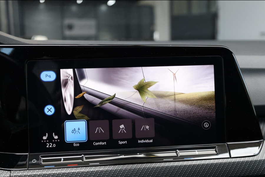 Volkswagen Golf 1.5 eTSI R-Line IQ+LED/VIRTUAL/SFEER/ALCANTARA+S.VERWARMING/18" LMV/CAM/LINE/ACC/ECC/12 MDN GARANTIE!