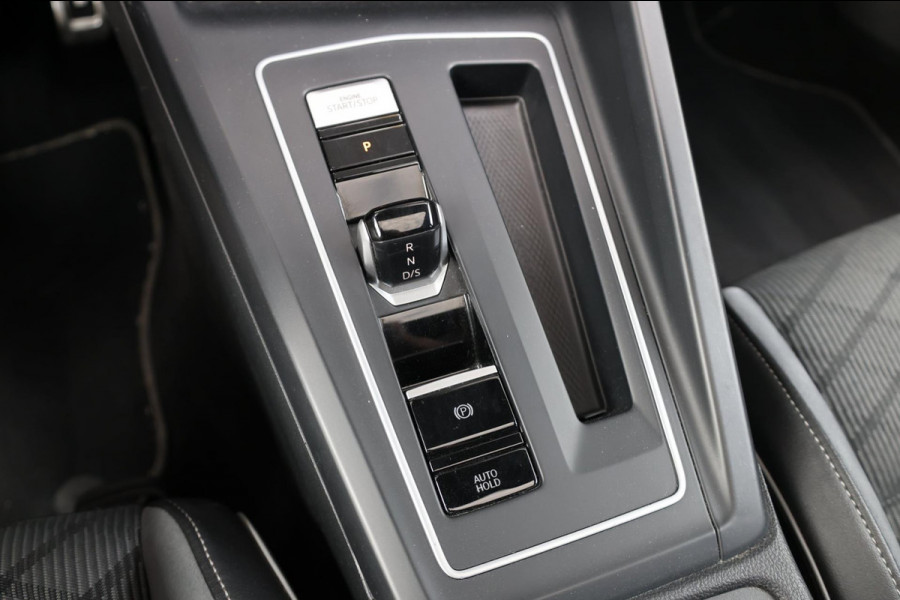 Volkswagen Golf 1.5 eTSI R-Line IQ+LED/VIRTUAL/SFEER/ALCANTARA+S.VERWARMING/18" LMV/CAM/LINE/ACC/ECC/12 MDN GARANTIE!