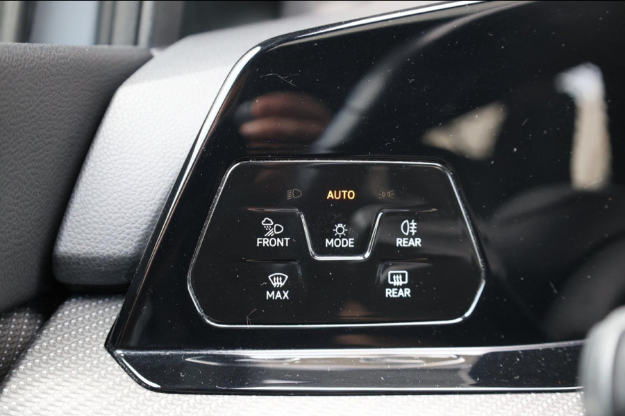 Volkswagen Golf 1.5 eTSI R-Line IQ+LED/VIRTUAL/SFEER/ALCANTARA+S.VERWARMING/18" LMV/CAM/LINE/ACC/ECC/12 MDN GARANTIE!