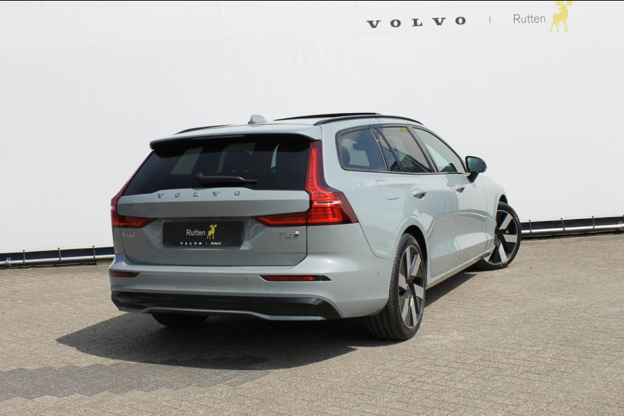 Volvo V60 T6 350PK Automaat Plug-in hybrid AWD Ultra Dark Head-Up display / Pilot assist / Adaptive cruise control / Elektrische achterklep / Panoramadak / Keyless entry / Google services / Lederen bekleding /