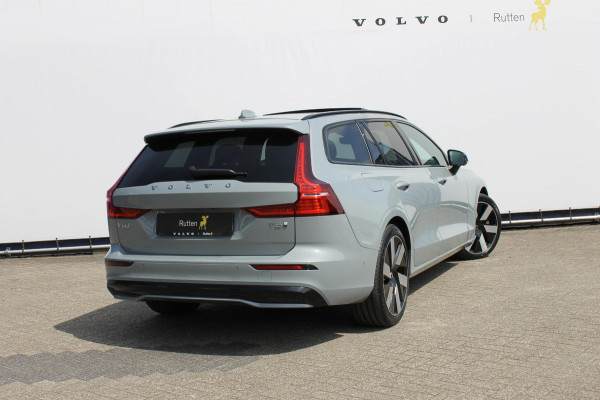 Volvo V60 T6 350PK Automaat Plug-in hybrid AWD Ultra Dark Head-Up display / Pilot assist / Adaptive cruise control / Elektrische achterklep / Panoramadak / Keyless entry / Google services / Lederen bekleding /