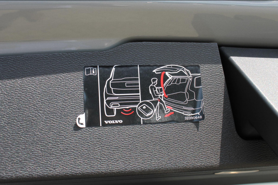 Volvo V60 T6 350PK Automaat Plug-in hybrid AWD Ultra Dark Head-Up display / Pilot assist / Adaptive cruise control / Elektrische achterklep / Panoramadak / Keyless entry / Google services / Lederen bekleding /