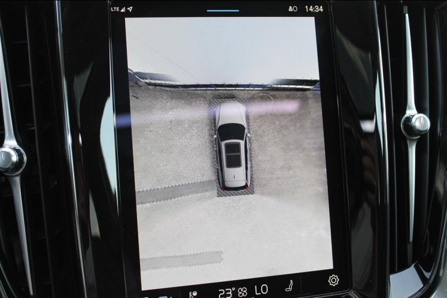 Volvo V60 T6 350PK Automaat Plug-in hybrid AWD Ultra Dark Head-Up display / Pilot assist / Adaptive cruise control / Elektrische achterklep / Panoramadak / Keyless entry / Google services / Lederen bekleding /