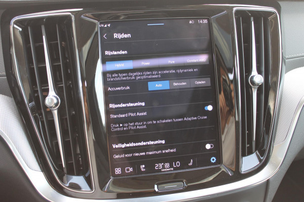 Volvo V60 T6 350PK Automaat Plug-in hybrid AWD Ultra Dark Head-Up display / Pilot assist / Adaptive cruise control / Elektrische achterklep / Panoramadak / Keyless entry / Google services / Lederen bekleding /