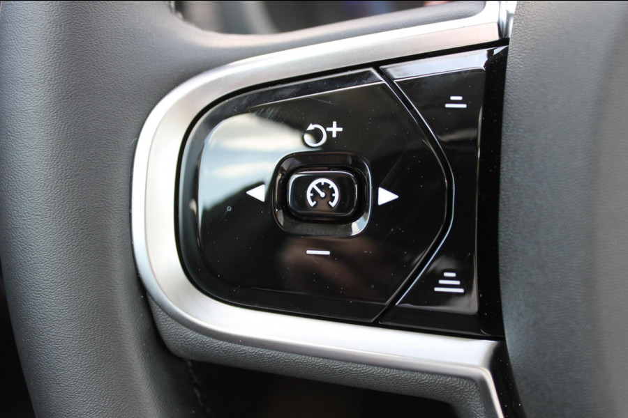 Volvo V60 T6 350PK Automaat Plug-in hybrid AWD Ultra Dark Head-Up display / Pilot assist / Adaptive cruise control / Elektrische achterklep / Panoramadak / Keyless entry / Google services / Lederen bekleding /