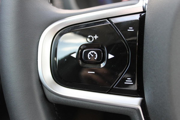 Volvo V60 T6 350PK Automaat Plug-in hybrid AWD Ultra Dark Head-Up display / Pilot assist / Adaptive cruise control / Elektrische achterklep / Panoramadak / Keyless entry / Google services / Lederen bekleding /