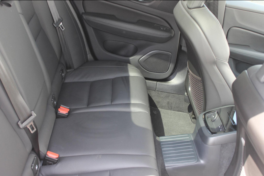 Volvo V60 T6 350PK Automaat Plug-in hybrid AWD Ultra Dark Head-Up display / Pilot assist / Adaptive cruise control / Elektrische achterklep / Panoramadak / Keyless entry / Google services / Lederen bekleding /