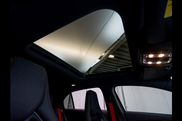 Mercedes-Benz A-Klasse AMG 35 4MATIC | Aero pakket | Akrapovic | Performance stoelen
