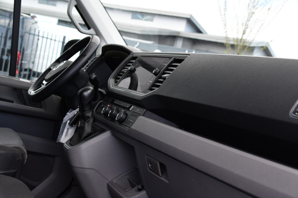 Volkswagen Crafter 35 2.0 TDI L3H3 Highline Adaptieve Cruise, Camera, Carplay, LED, Multimedia, 140PK, Automaat, 2 x Schuifdeur, Stoelverwarming, Uniek!