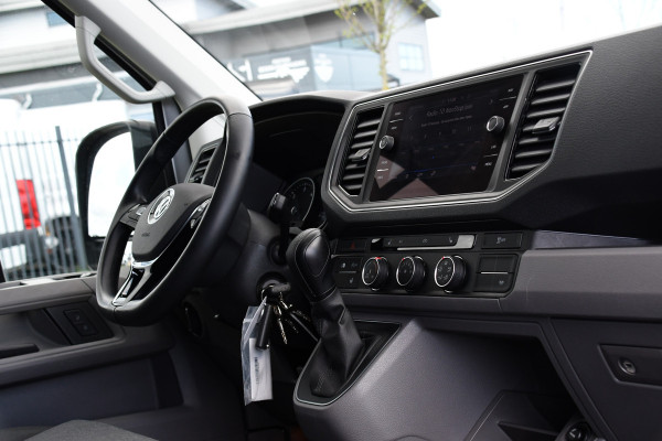 Volkswagen Crafter 35 2.0 TDI L3H3 Highline Adaptieve Cruise, Camera, Carplay, LED, Multimedia, 140PK, Automaat, 2 x Schuifdeur, Stoelverwarming, Uniek!