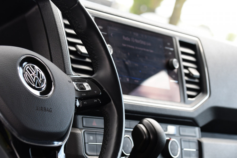 Volkswagen Crafter 35 2.0 TDI L3H3 Highline Adaptieve Cruise, Camera, Carplay, LED, Multimedia, 140PK, Automaat, 2 x Schuifdeur, Stoelverwarming, Uniek!