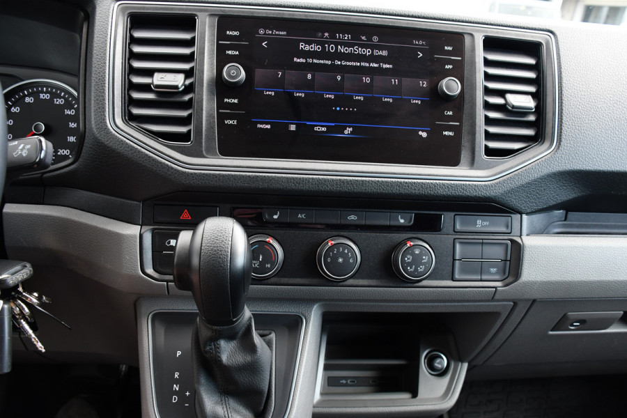 Volkswagen Crafter 35 2.0 TDI L3H3 Highline Adaptieve Cruise, Camera, Carplay, LED, Multimedia, 140PK, Automaat, 2 x Schuifdeur, Stoelverwarming, Uniek!