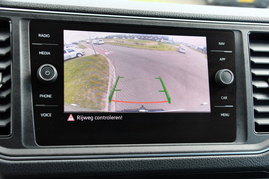 Volkswagen Crafter 35 2.0 TDI L3H3 Highline Adaptieve Cruise, Camera, Carplay, LED, Multimedia, 140PK, Automaat, 2 x Schuifdeur, Stoelverwarming, Uniek!