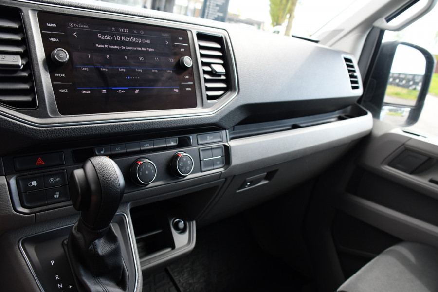 Volkswagen Crafter 35 2.0 TDI L3H3 Highline Adaptieve Cruise, Camera, Carplay, LED, Multimedia, 140PK, Automaat, 2 x Schuifdeur, Stoelverwarming, Uniek!