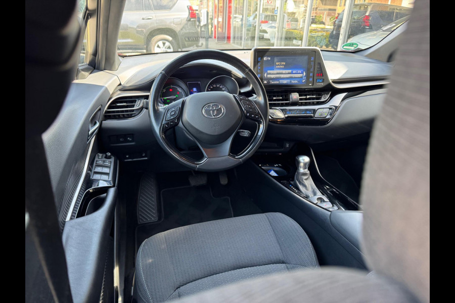 Toyota C-HR 1.8 Hybrid Style Plus | LED pakket, Navigatie, Dodehoekherkenning, Parkeersensoren, Keyless, Stoel + Stuurverwarming