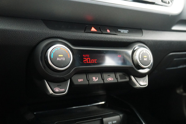 Kia Stonic 1.0 T-GDi MHEV DynamicLine + CAMERA / NAVIGATIE / CARPLAY