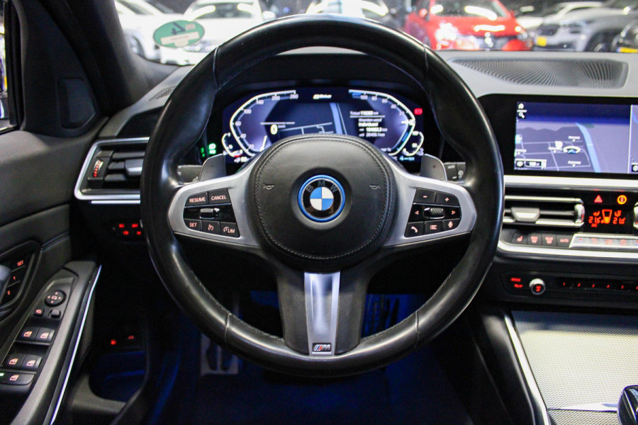 BMW 3 Serie Touring 330e M-Sport | Pano | Trekhaak | 360 camera