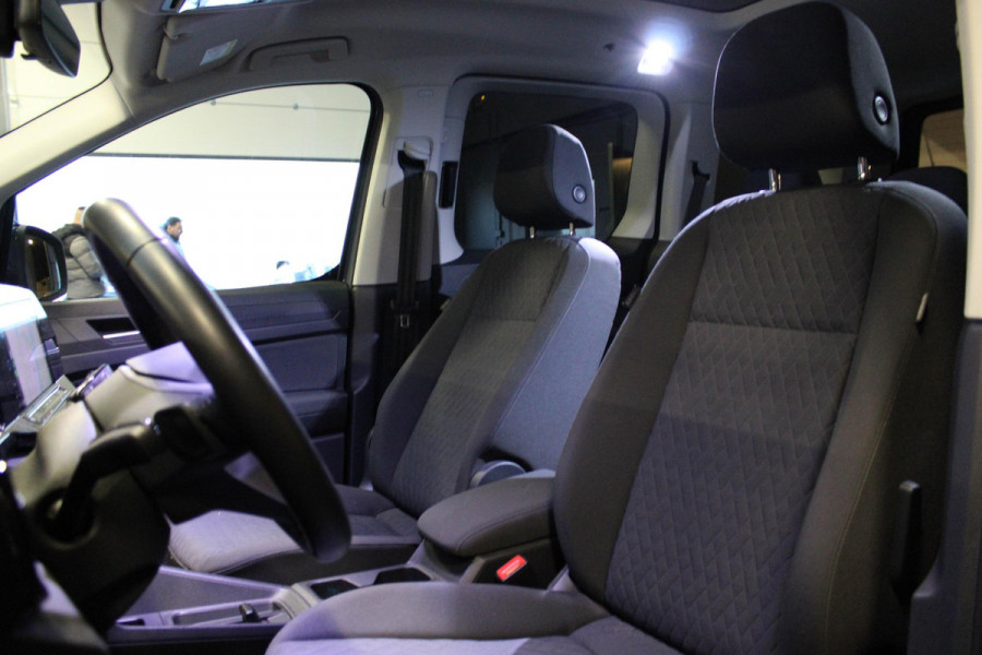 Volkswagen Caddy Dark Label 1.5 TSI 5p | Pano | Soft close | ACC |