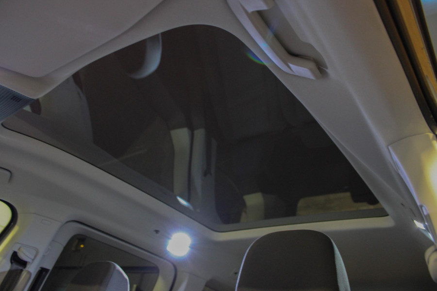 Volkswagen Caddy Dark Label 1.5 TSI 5p | Pano | Soft close | ACC |