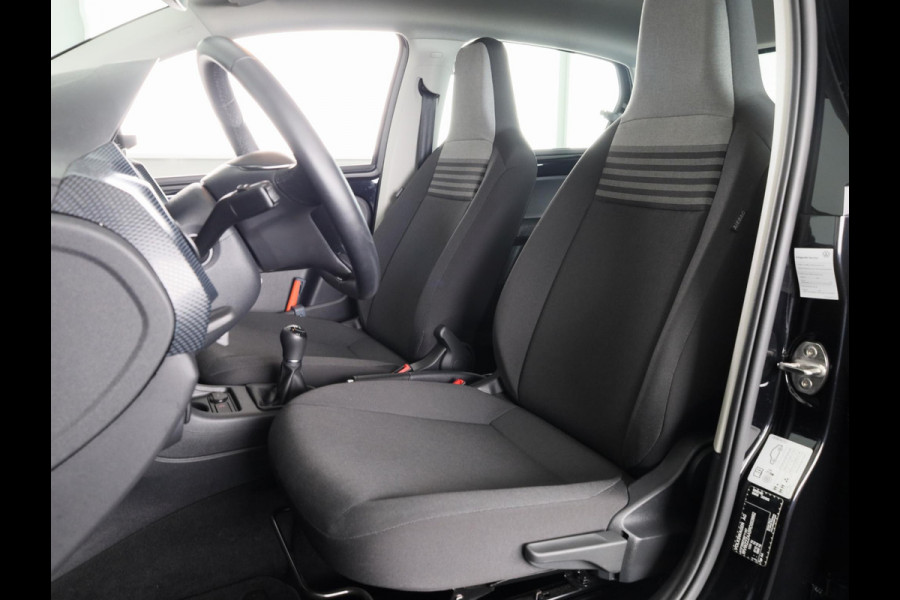 Volkswagen up! 1.0 65 pk | Verlengde garantie | Navigatie via App | Parkeersensoren achter | Achteruitrijcamera | Cruise control | Autom. airco |