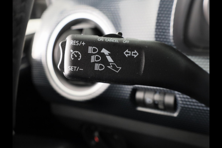 Volkswagen up! 1.0 65 pk | Verlengde garantie | Navigatie via App | Parkeersensoren achter | Achteruitrijcamera | Cruise control | Autom. airco |