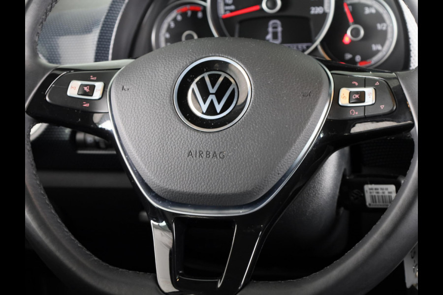 Volkswagen up! 1.0 65 pk | Verlengde garantie | Navigatie via App | Parkeersensoren achter | Achteruitrijcamera | Cruise control | Autom. airco |