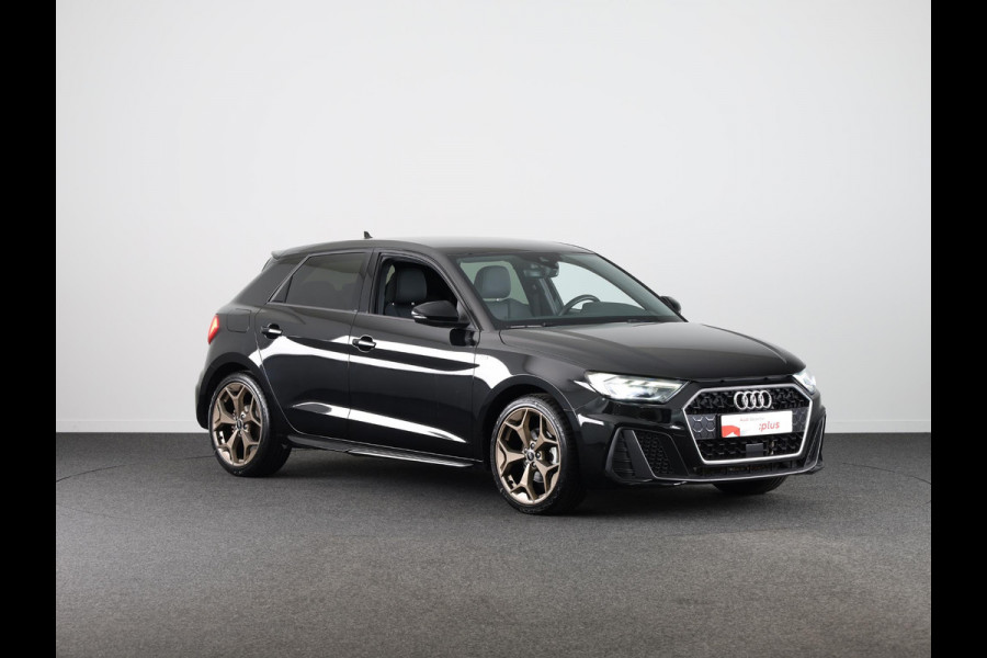 Audi A1 Sportback 30 TFSI S edition Navigatie via App | Parkeersensoren achter | Cruise control | LED koplampen | Sportstoelen | 18'' LM velgen | S-line |