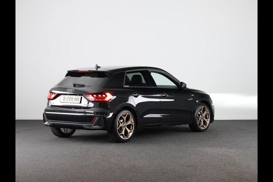 Audi A1 Sportback 30 TFSI S edition Navigatie via App | Parkeersensoren achter | Cruise control | LED koplampen | Sportstoelen | 18'' LM velgen | S-line |