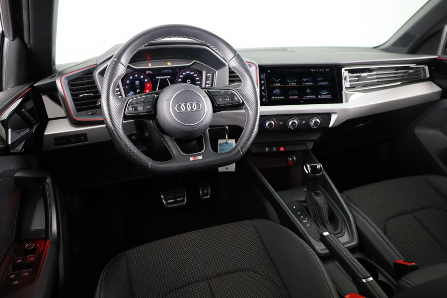 Audi A1 Sportback 30 TFSI S edition Navigatie via App | Parkeersensoren achter | Cruise control | LED koplampen | Sportstoelen | 18'' LM velgen | S-line |