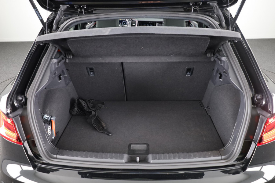 Audi A1 Sportback 30 TFSI S edition Navigatie via App | Parkeersensoren achter | Cruise control | LED koplampen | Sportstoelen | 18'' LM velgen | S-line |